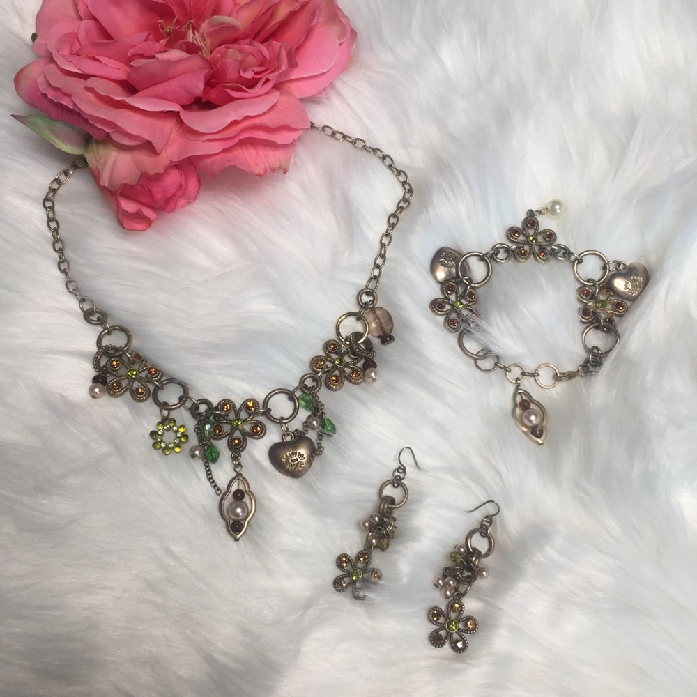 Necklace, earring and bracelet set